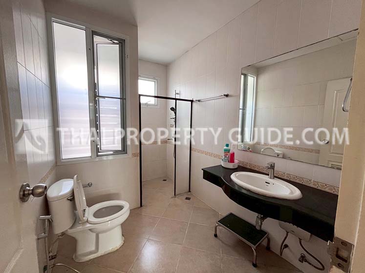 House with Shared Pool in Bangnatrad 